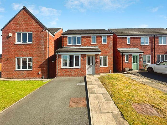 3 Bedroom Detached House For Sale In Halls Close, Manchester, M26