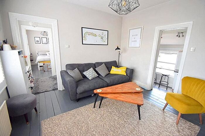 1 Bedroom Apartment To Rent In Bourne Avenue, Windsor, Berkshire, SL4