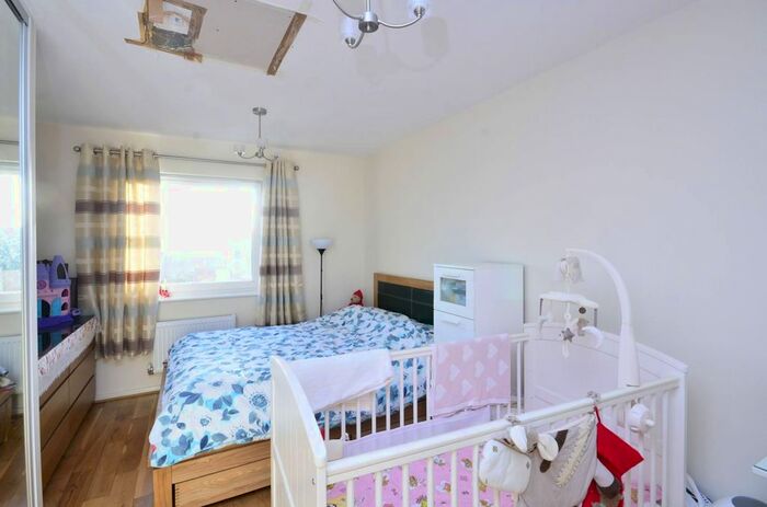 2 Bedroom Flat To Rent In Thirleby Road, Mill Hill East, London, NW7