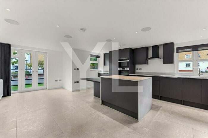 1 Bedroom Flat To Rent In Corbidge Court, Glaisher Street, Deptford, SE8