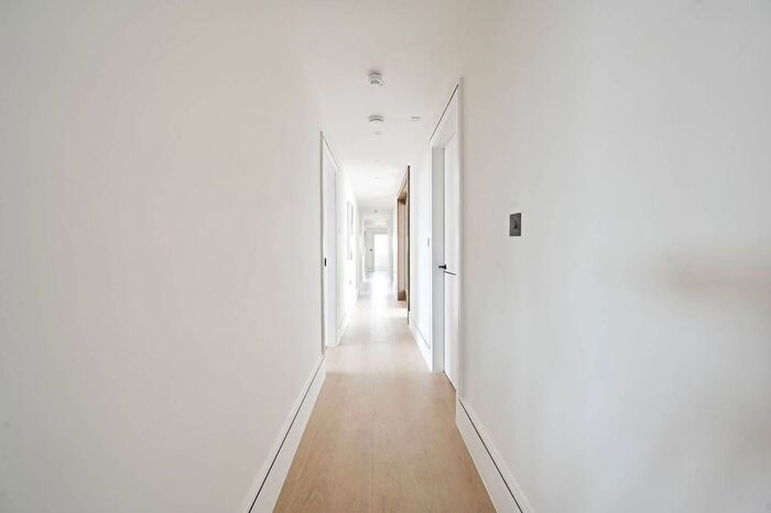 5 Bedroom Flat To Rent In Kensington Road, Kensington, London, W8