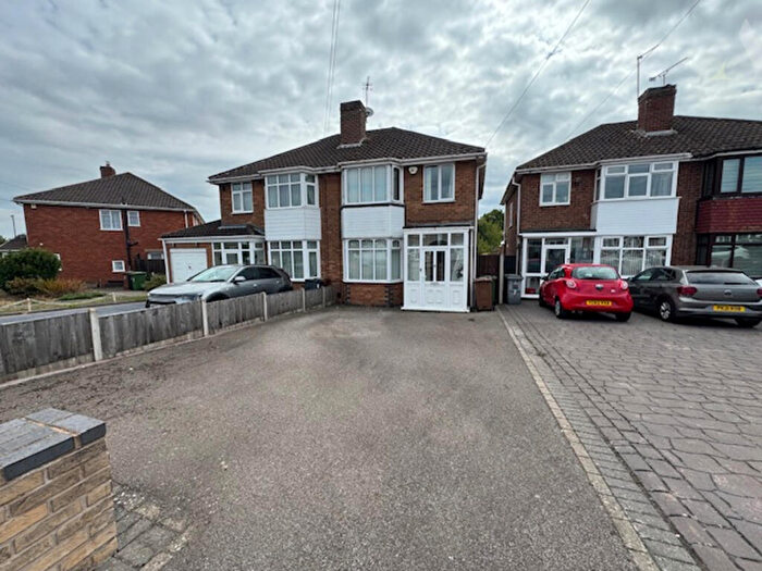 3 Bedroom Semi-Detached House For Sale In Ronald Grove, Birmingham, West Midlands, B36