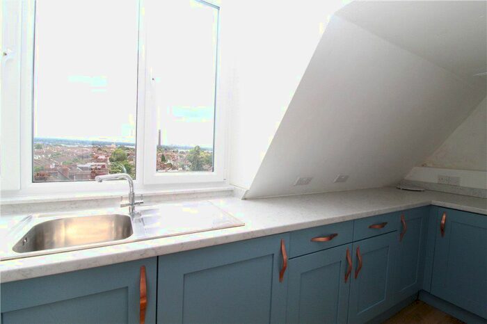 2 Bedroom Flat To Rent In London Road, Croydon, CR0