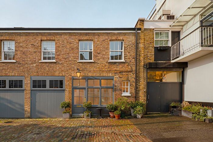 2 Bedroom Flat For Sale In Montagu Mews North, London, W1H