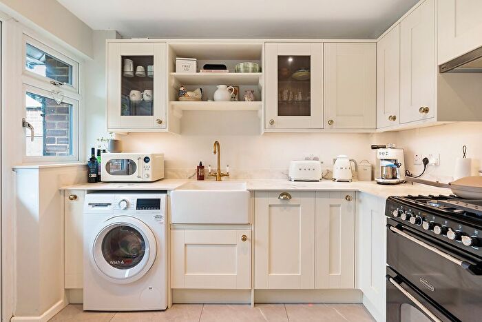 2 Bedroom Semi-detached House For Sale In The Glade, Staines-Upon-Thames, TW18