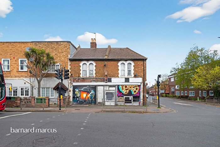 5 Bedroom End Of Terrace House For Sale In Parish Lane, London, SE20