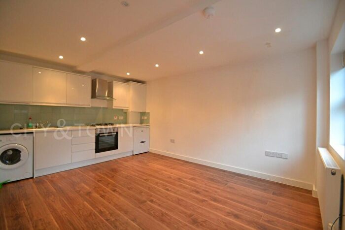 1 Bedroom Apartment To Rent In Kingsway Parade, Albion Road, London, N16