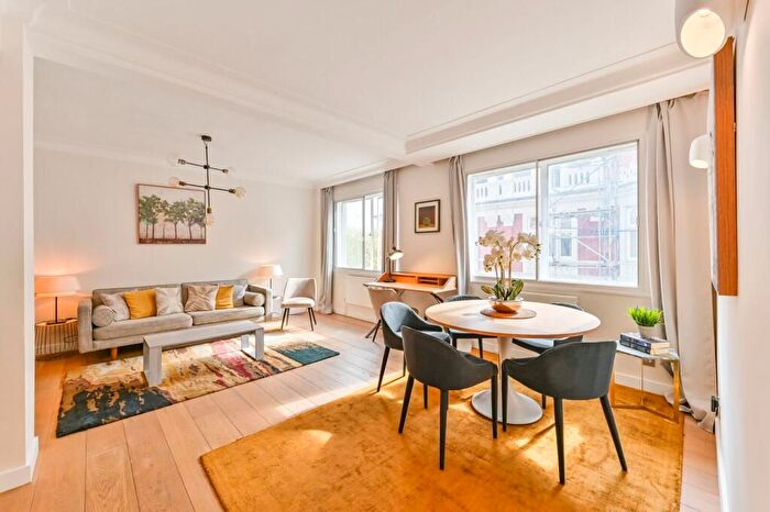 2 Bedroom Flat To Rent In Piccadilly, Mayfair, London, W1J