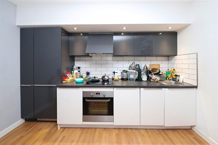 2 Bedroom Flat For Sale In Wintergreen Boulevard, West Drayton, UB7