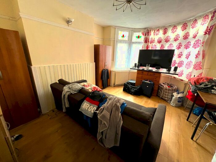 4 Bedroom Semi-Detached House To Rent In Salisbury Avenue, Barking, IG11