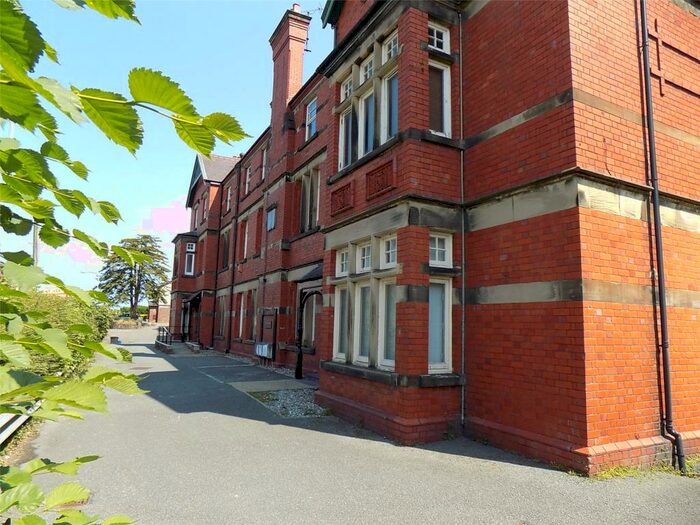 2 Bedroom Apartment To Rent In High Street, Bangor, LL57