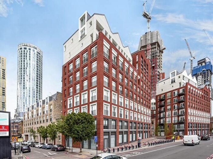 2 Bedroom Flat To Rent In Viaduct Gardens, London, SW11