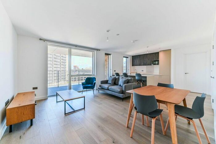 3 Bedroom Flat To Rent In Boulevard Point, Croydon, CR0