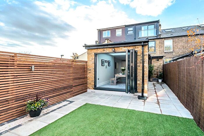 3 Bedroom Terraced House To Rent In Lincoln Street, Leytonstone, London, E11