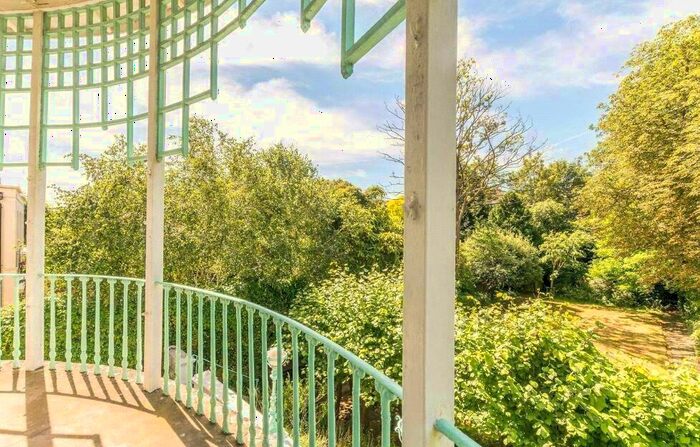 1 Bedroom Apartment To Rent In Hamilton Terrace, St. Johns Wood, London, NW8