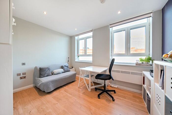 Flat To Rent In Mercia Grove, London, SE13