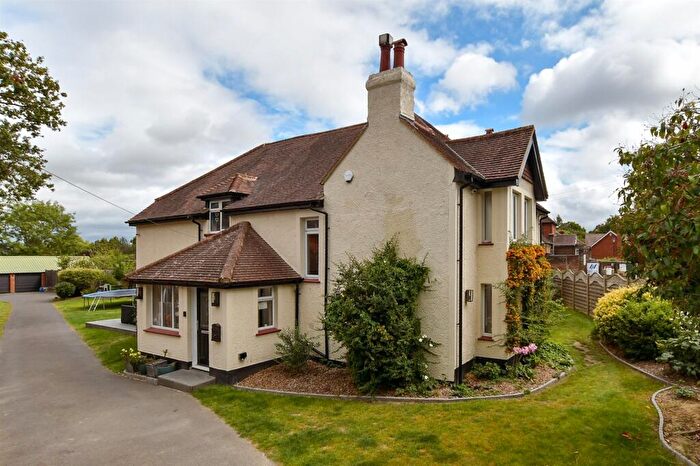 5 Bedroom Detached House For Sale In Copthorne Bank, Copthorne, West Sussex, RH10