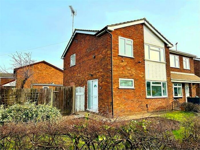 3 Bedroom Semi-Detached House To Rent In The Picketts, Canvey Island, Canvey Island, SS8