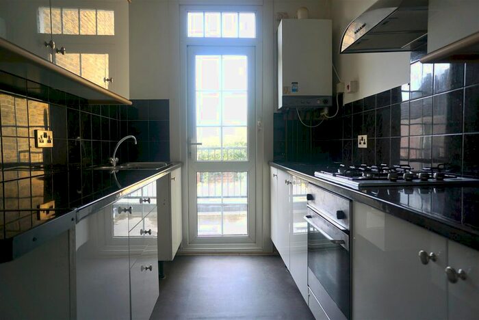 2 Bedroom Flat To Rent In Upper Wickham Lane, Welling, DA16