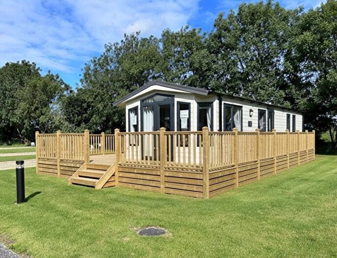 2 Bedroom Park Home For Sale In MIll Lane, Hawksworth, Leeds, LS20