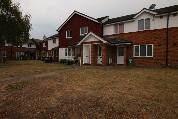 1 Bedroom Maisonette To Rent In Cleveland Park, Stanwell, Staines-Upon-Thames, TW19