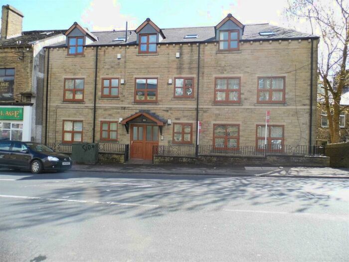 2 Bedroom Flat To Rent In Thornton Road, Bradford, West Yorkshire, BD13