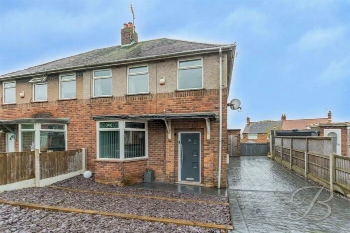 3 Bedroom Semi-Detached House For Sale In Mapletoft Avenue, Mansfield Woodhouse, Mansfield, NG19