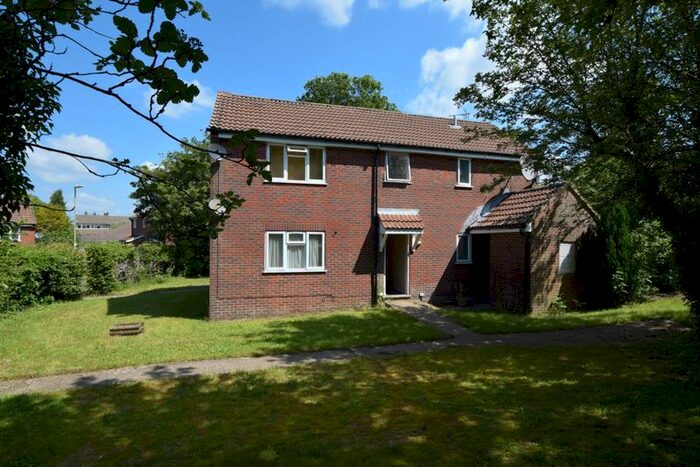 Studio To Rent In Salisbury Close, Alton, GU34