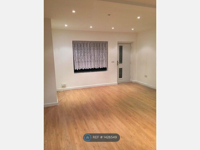 1 Bedroom Bungalow To Rent In The Drive, Thornton Heath, CR7