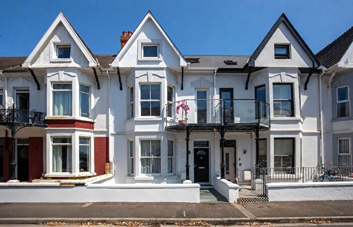 4 Bedroom Terraced House For Sale In Picton Avenue, Porthcawl, CF36