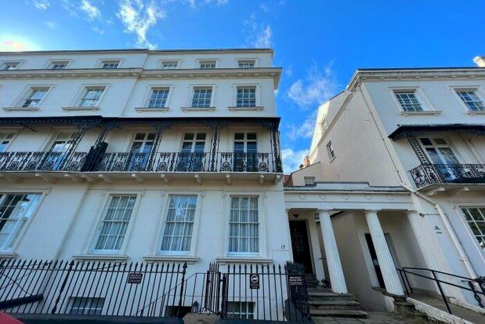 2 Bedroom Flat To Rent In Clarendon Square, Leamington Spa, CV32