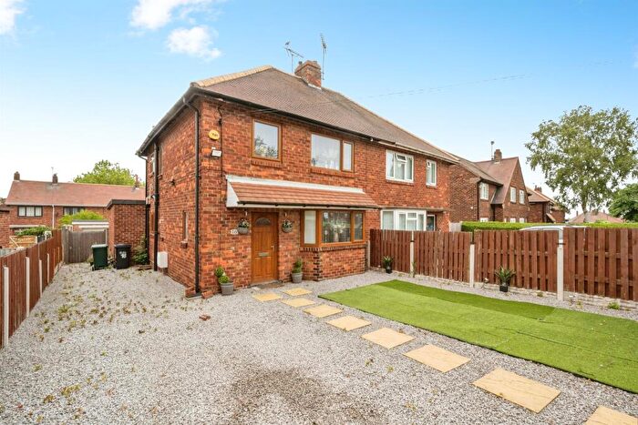 3 Bedroom Semi-Detached House For Sale In Fair View Avenue, Woodlands, Doncaster, DN6