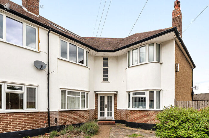 3 Bedroom Apartment For Sale In Lavender Close, Carshalton, SM5