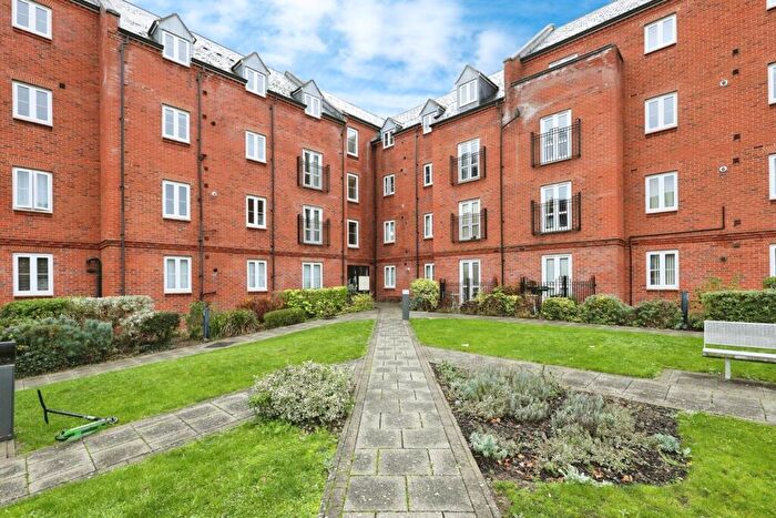 2 Bedroom Flat For Sale In Britannia Road, Banbury, OX16