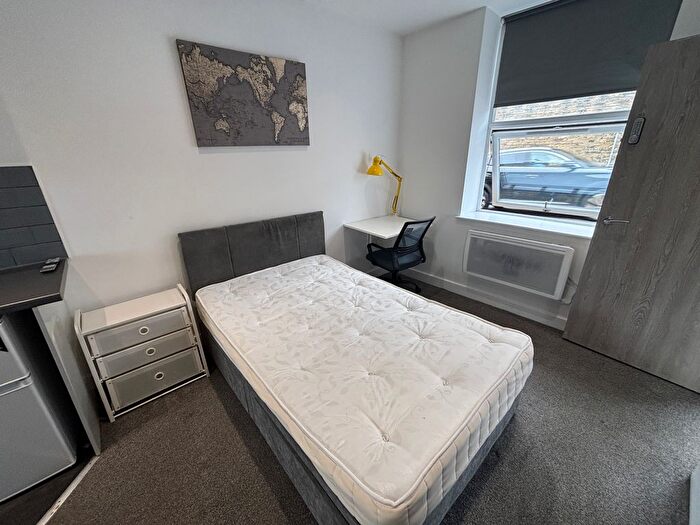 1 Bedroom Flat To Rent In Outcote Bank, Huddersfield, HD1