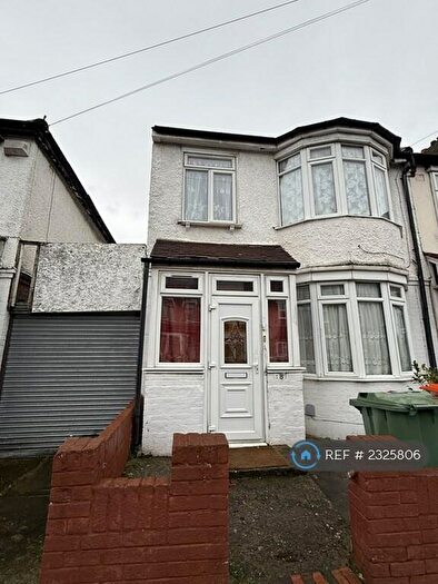 5 Bedroom Semi-Detached House To Rent In Dersingham Avenue, London, E12