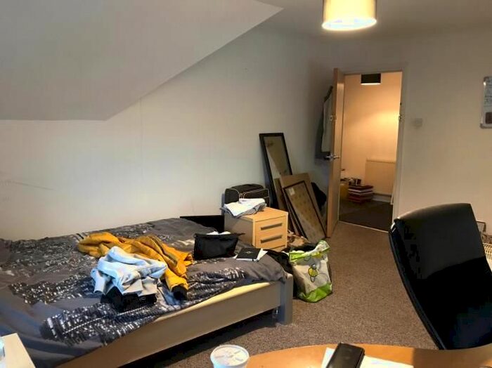 2 Bedroom Flat To Rent In Coplaw Street, Glasgow, G42