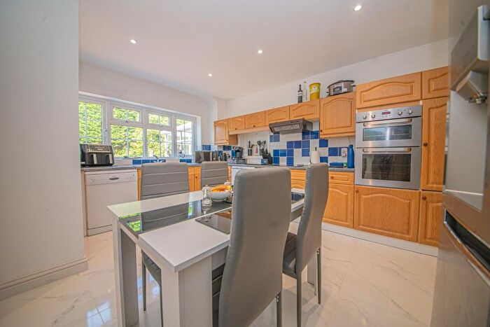 4 Bedroom Detached House For Sale In Cedar Wood Close, Fair Oak, Eastleigh, SO50
