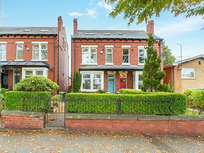 5 Bedroom Semi Detached House For Sale In Sutherland Avenue, Roundhay, LS8