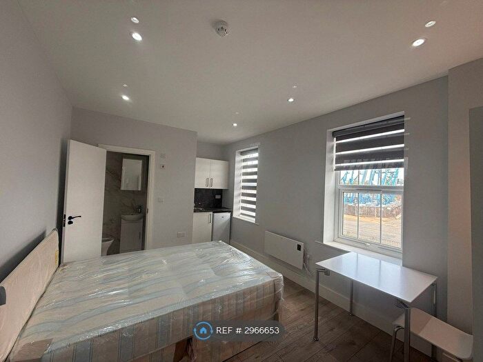 Studio To Rent In Uxbridge Road, Hayes, UB4