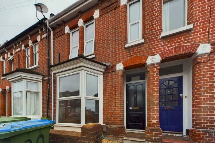 5 Bedroom House To Rent In Milton Road, Southampton, SO15