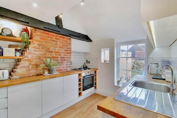 1 Bedroom Flat To Rent In High Street, Uckfield, TN22