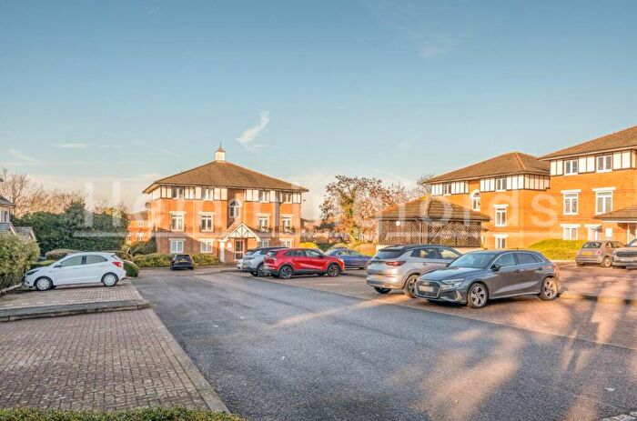 1 Bedroom Apartment For Sale In Wenlock Gardens, London, NW4