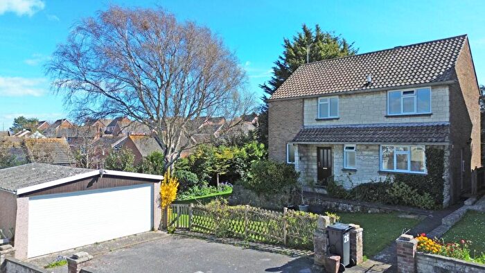 3 Bedroom Detached House For Sale In Spring Avenue, Weymouth, DT4