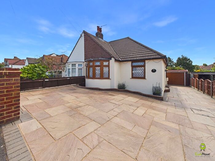 2 Bedroom Semi Detached Bungalow For Sale In Fairford Avenue, Bexleyheath, DA7