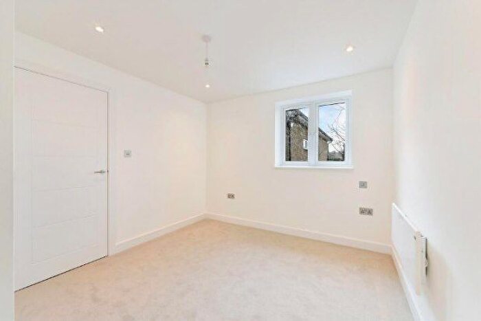 1 Bedroom Flat To Rent In Portland Road, Dorking, RH4