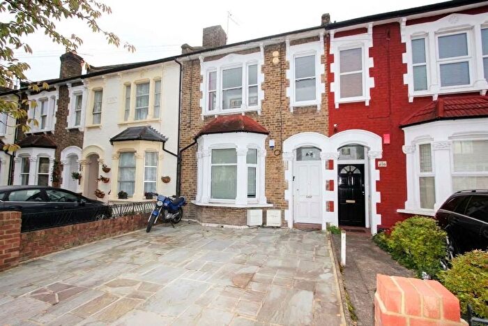 2 Bedroom Flat To Rent In Whittington Road, Wood Green, N22