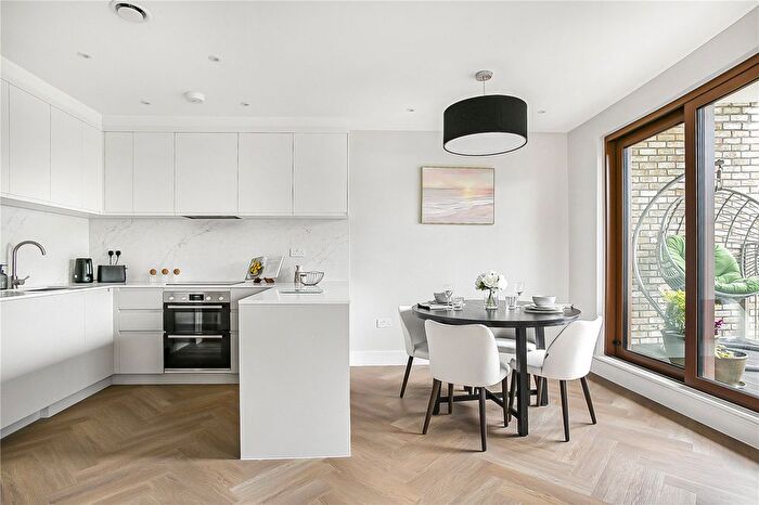 3 Bedroom Flat For Sale In Lynton Road, London, W3