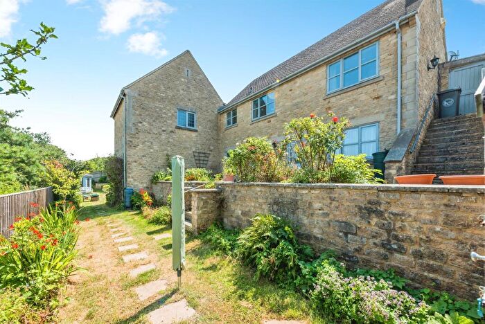 3 Bedroom Detached House For Sale In Orchard Rise, Burford, OX18