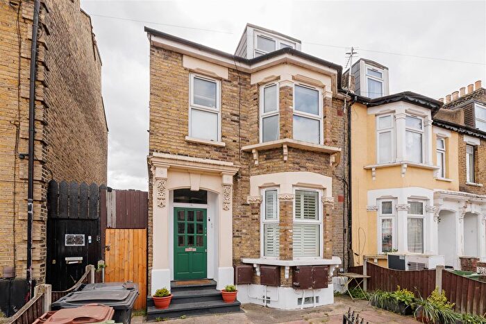 3 Bedroom Maisonette For Sale In Grove Green Road, Leytonstone, E11
